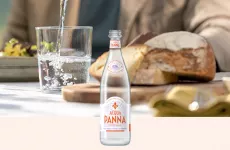 Acqua Panna 75 cl glass water bottle thumb