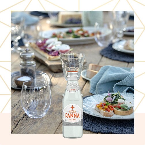 Acqua Panna Bottiglia di vetro 25 cl e pasto leggero Animazione