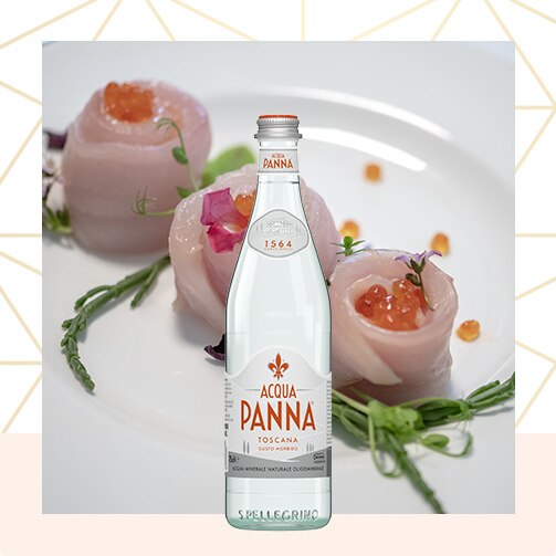 Acqua Panna Bottiglia di vetro 75 cl e Cibo su piatto Animazione