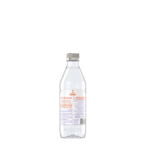 Acqua Panna bottiglia di plastica 50 cl senza sfondo retro
