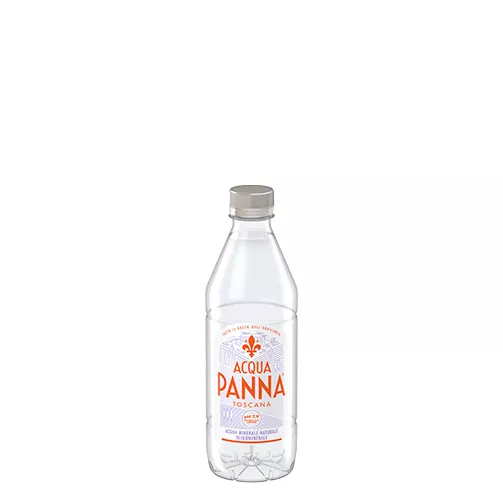 Acqua Panna bottiglia di plastica 50 cl senza sfondo prospettiva