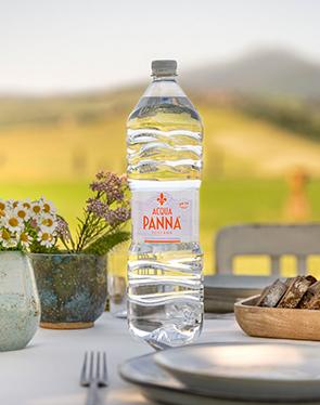 Acqua Panna in bottiglia e colline toscane CSV