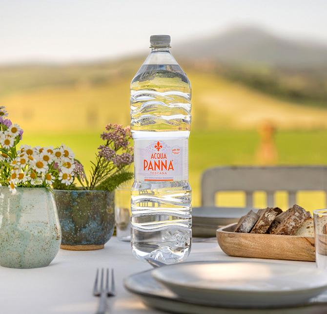 Acqua Panna, ragazza al ristorante