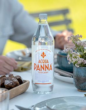 زجاجات Acqua Panna وتلال منطقة توسكانا CSV