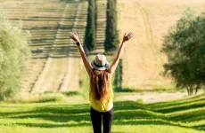 woman embracing tuscan countryside - discover life changing experiences you must try in tuscany